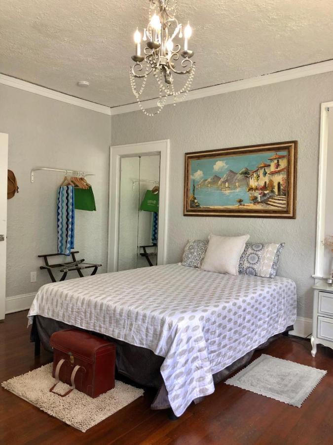Comfy And Spacious With Free Parking Hospedagem domiciliar